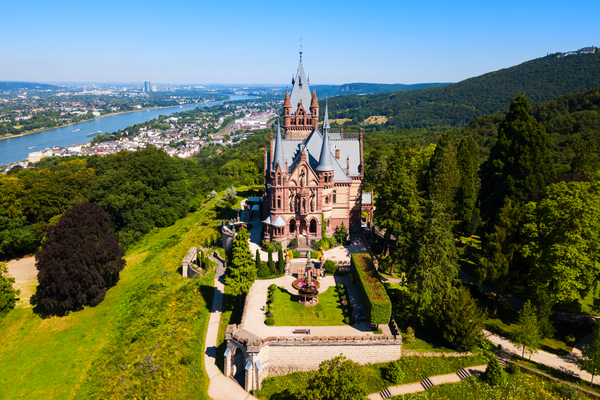 Fruehlingserwachen am Rhein